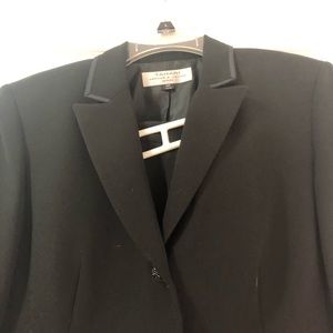 Tahari Arthur S Levine 14P 2 piece pant suit